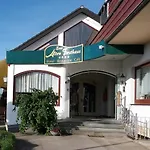 Land-gut-hotel Zum Alten Forsthaus Hotel 4*