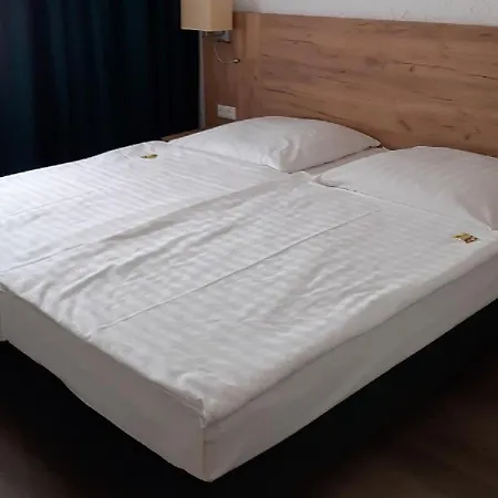 Hotel Land-gut-hotel Zum Alten Forsthaus - Aufladestation Fuer Elektroautos Hürtgenwald