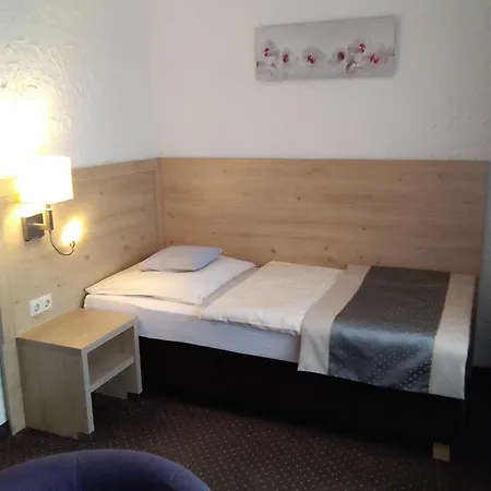 Land-gut-hotel Zum Alten Forsthaus 4*