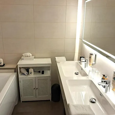 Land-gut-hotel Zum Alten Forsthaus - Aufladestation Fuer Elektroautos Hotel Hürtgenwald