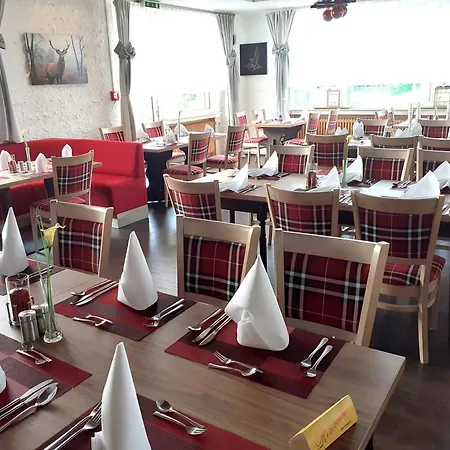 Land-gut-hotel Zum Alten Forsthaus 4*