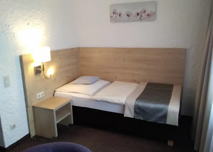 Land-gut-hotel Zum Alten Forsthaus 4*