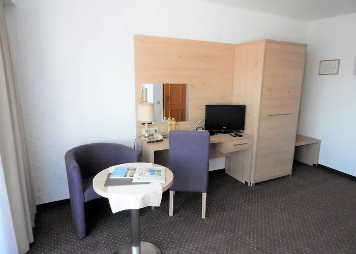 Land-gut-hotel Zum Alten Forsthaus - Aufladestation Fuer Elektroautos فندق 4*